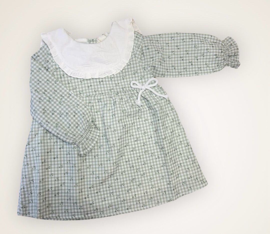 Vestido verde cerezas cuello