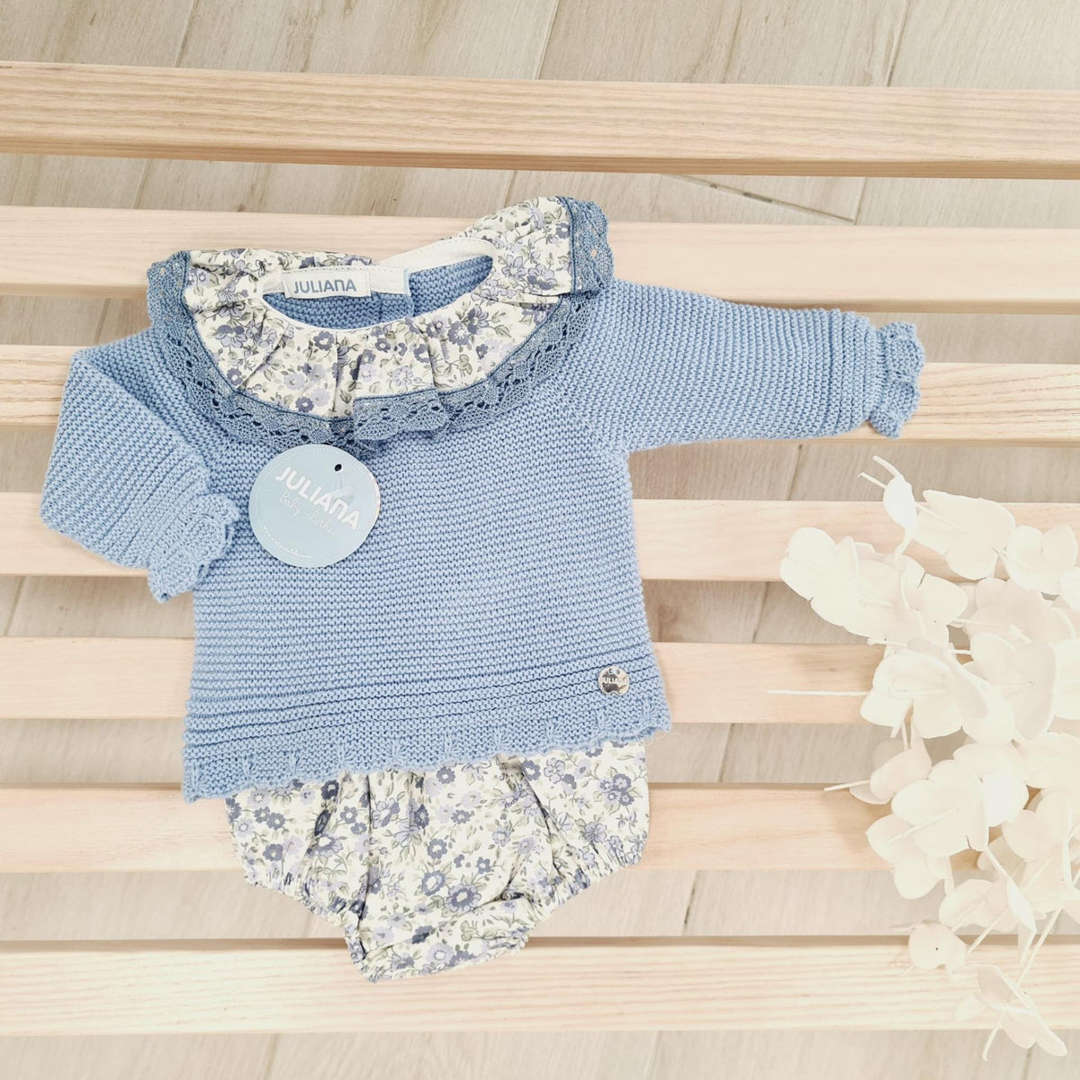 CONJUNTO BRAGA FLORECITAS VOLANTE CIELO