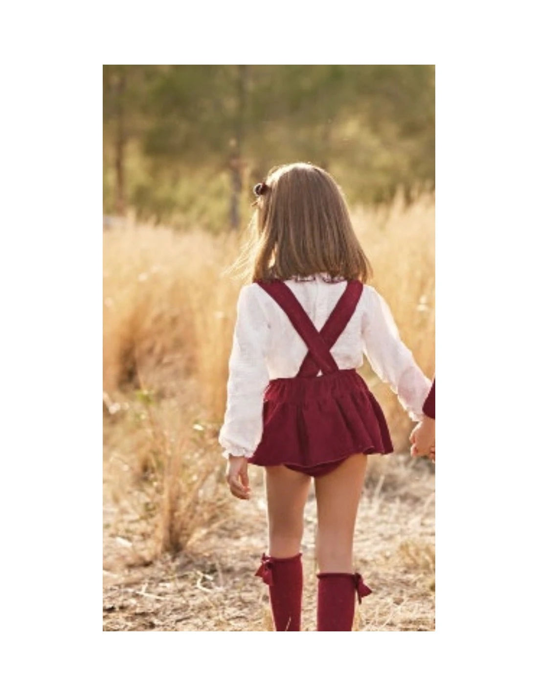 BRAGA FALDA CON TIRANTES Y CAMISA RIOJA